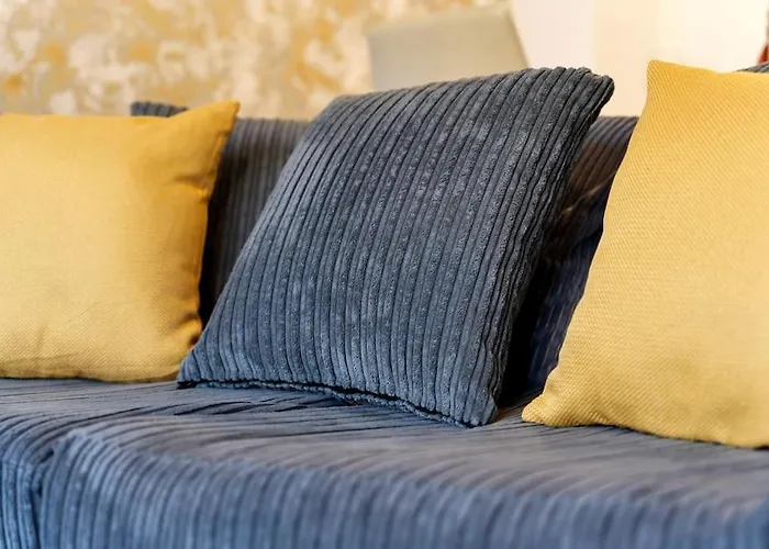 Luxury Birmingham City Centre Townhouse With Free Parking - Sleeps 4 - Perfect For Contractors, Business Travellers, Families And Other Groups - Near Bullring, Newstreet, Selfridges, Nec, Nia & Birmingham Airport
