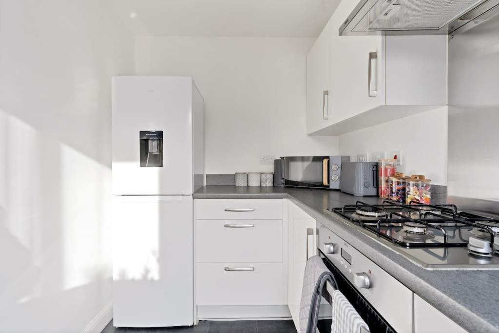 Luxury Centre Townhouse With Free Parking - Sleeps 4 - Perfect For Contractors, Business Travellers, Families And Other Groups - Near Bullring, Newstreet, Selfridges, Nec, Nia & Airport Apartment *
