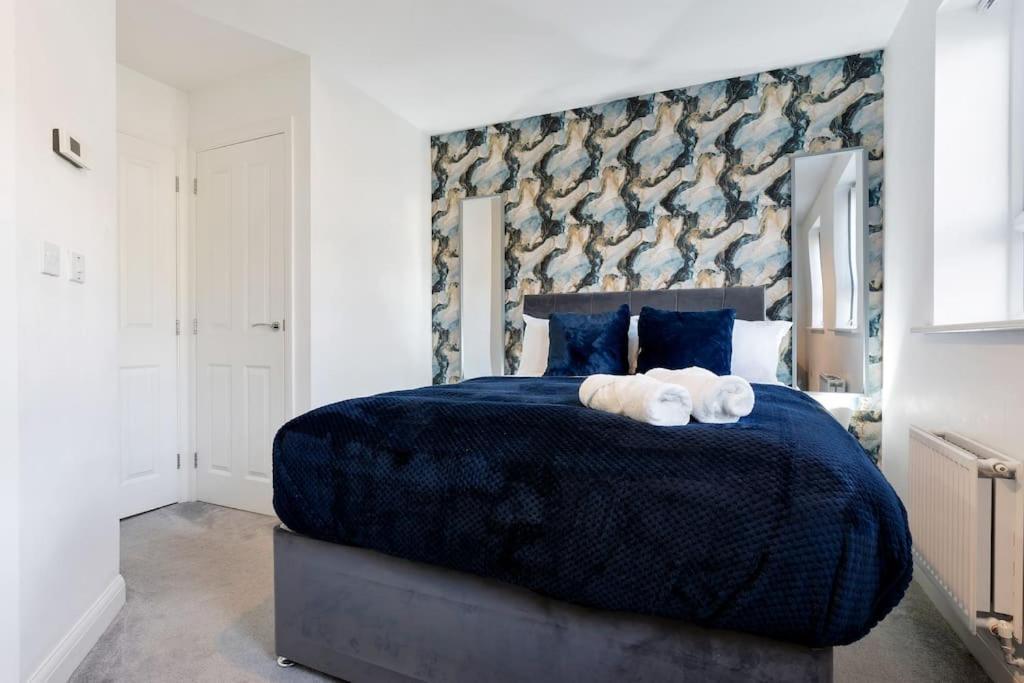 Luxury Centre Townhouse With Free Parking - Sleeps 4 - Perfect For Contractors, Business Travellers, Families And Other Groups - Near Bullring, Newstreet, Selfridges, Nec, Nia & Airport Apartment